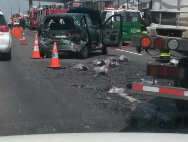 Volcamiento de camión provoca gigantesco atochamiento en autopista Vespucio Sur