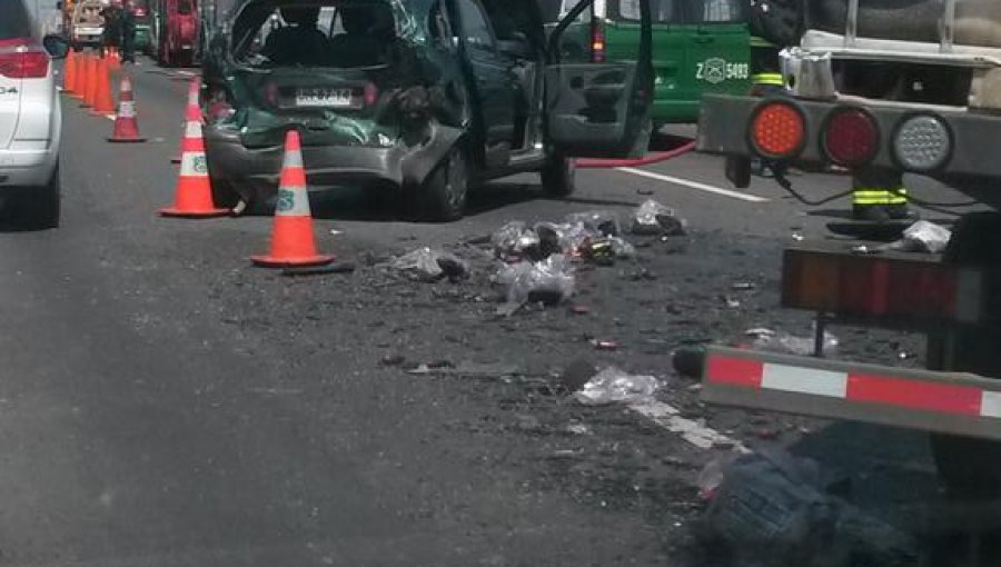 Volcamiento de camión provoca gigantesco atochamiento en autopista Vespucio Sur