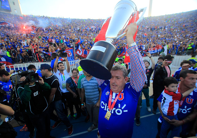 Emoción y felicidad inundó al plantel de la 'U' con el título del Apertura