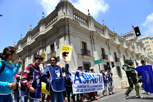 Marcha en La Moneda por los derechos de los discapacitados