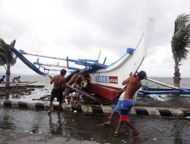 El tifón Hagupit toca tierra en Filipinas con fuertes vientos y lluvias