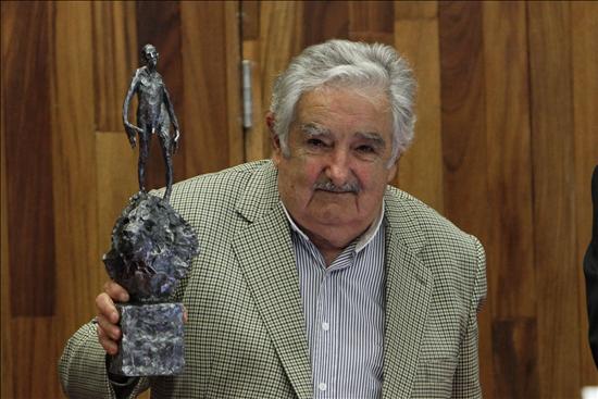 Un Mujica comedido muestra su apoyo a México en este "momento difícil"