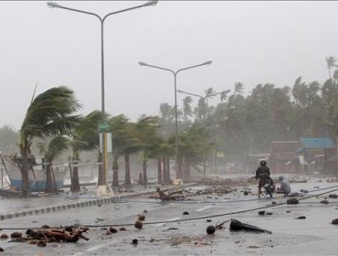 Al menos 3 muertos y 716.000 evacuados en Filipinas por el tifón Hagupit