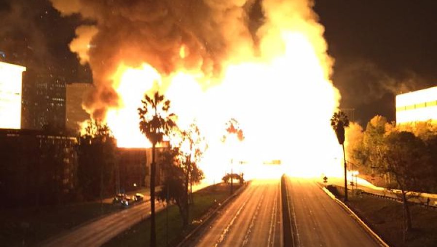 Gigantesco Incendio en pleno centro de Los Ángeles California