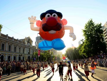 En Imágenes recorre el Paris Parade 2014: Globos gigantes y un tren mágico inundaron la Alameda