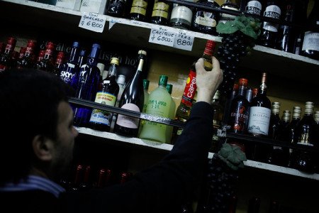 Aprueban cambios en ordenanza que limitaba horario de venta de alcohol en Providencia