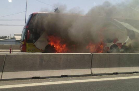 Bus interprovincial se incendió en calzada poniente de General Velásquez
