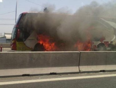Bus interprovincial se incendió en calzada poniente de General Velásquez