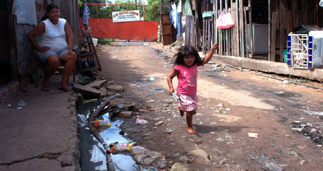 Unos 400.000 niños viven en la pobreza extrema en Paraguay, según ONG