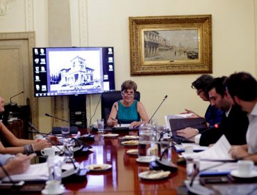 Terremoto en Municipalidad de Providencia: Alcaldesa pidió la renuncia a seis de sus colaboradores