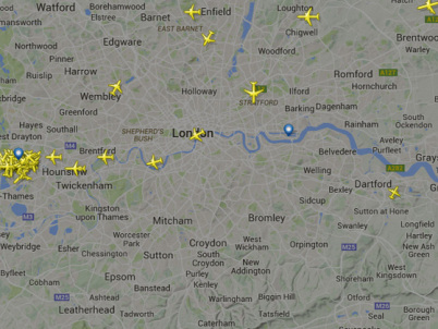 Reabren de manera restringida espacio aéreo en Londres tras falla informática