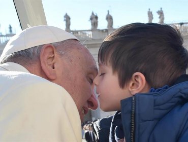 El tierno consuelo del Papa a un niño que lloraba por la muerte de su perro