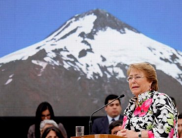 Bachelet asegura que Chile no enfrenta "ni una crisis" ni una "recesión"