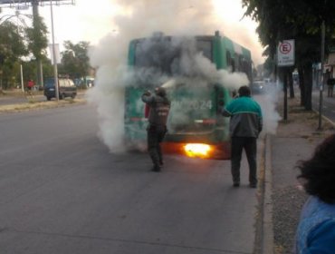 Bus del Transantiago se incendia en Las Rejas