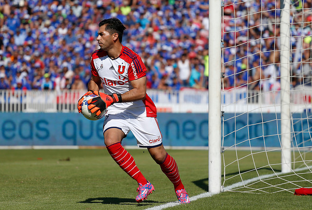 Johnny Herrera: 'Claudio Bravo está un peldaño sobre mí"