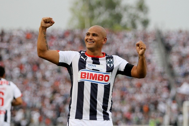 Humberto Suazo tuvo emotiva despedida ante afición de Monterrey