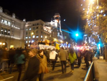 Miles de personas celebran Día de la Democracia en Buenos Aires pese a lluvia