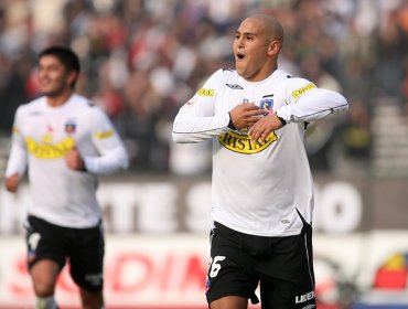 Humberto Suazo arribó al país para sumarse a la disciplina de Colo Colo