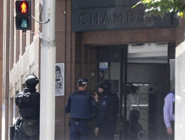 Evacúan edificios por toma de rehenes en un café de Sydney