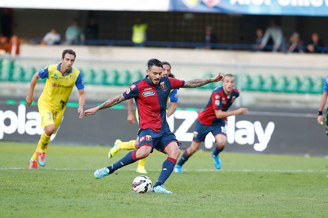 Mauricio Pinilla ingresó en derrota a domicilio del Genoa ante AS Roma