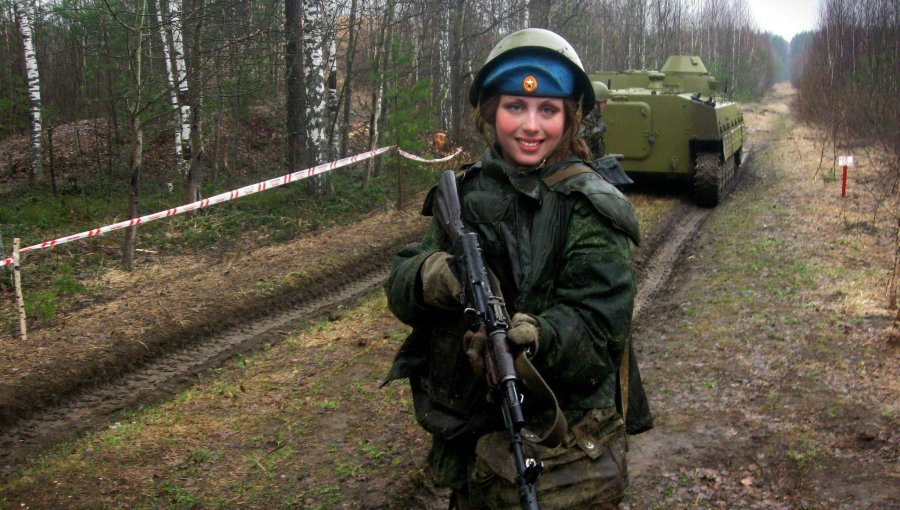 Conoce a la Barbie Militar Rusa