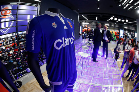 Nueva camiseta de Universidad de Chile fue la más vendida del mundo