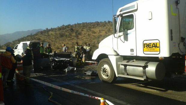 Tres muertos tras accidente entre vehículo particular y camión en Caleta de Hornos