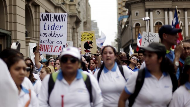 Trabajadores de Líder y ACuenta suspendieron movilizaciones para negociar con Walmart