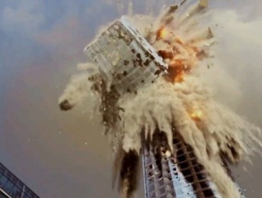 Cortometraje muestra como una mujer destruye el Costanera Center