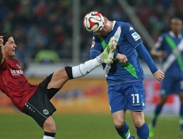 Miiko Albornoz titular en buen triunfo de Hannover 96