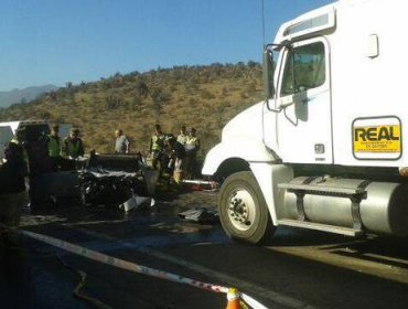 Tres muertos tras accidente entre vehículo particular y camión en Caleta de Hornos