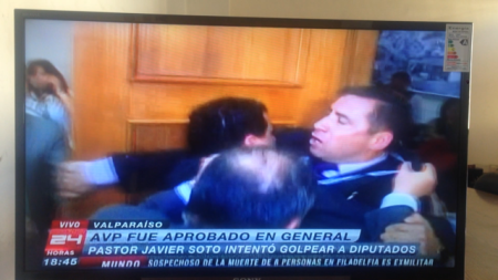 Video: Pastor Evangélico protagonizó violenta pelea con diputador en el congreso