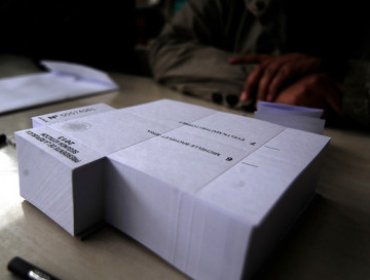 Parlamentarios de la Nueva Mayoría presentan proyecto de reelección presidencial