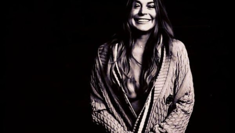Lindsay Lohan celebra la Navidad y se luce con topless de infarto