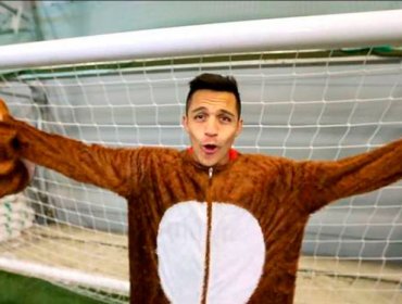 Video: Alexis Sánchez se disfraza de reno navideño