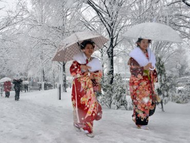 Un fuerte temporal de nieve deja 3 muertos y casi aislado el norte de Japón