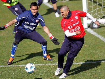 Bravo: "Suazo le hará muy bien al torneo y a Colo Colo"