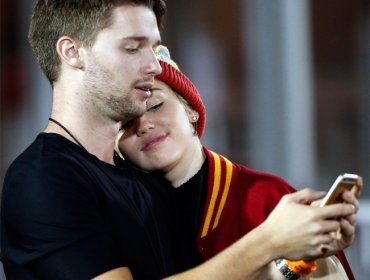 Miley Cyrus y Patrick Schwarzenegger no esconden su amor