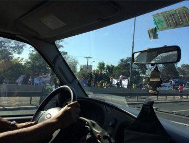 Manifestantes de la Confepa cortan el tránsito en Ruta 5 Sur en San Miguel