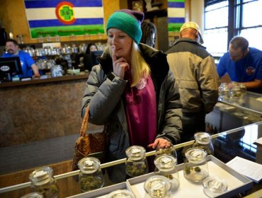 Industria de la marihuana legal impulsa una "Navidad Verde" en Colorado