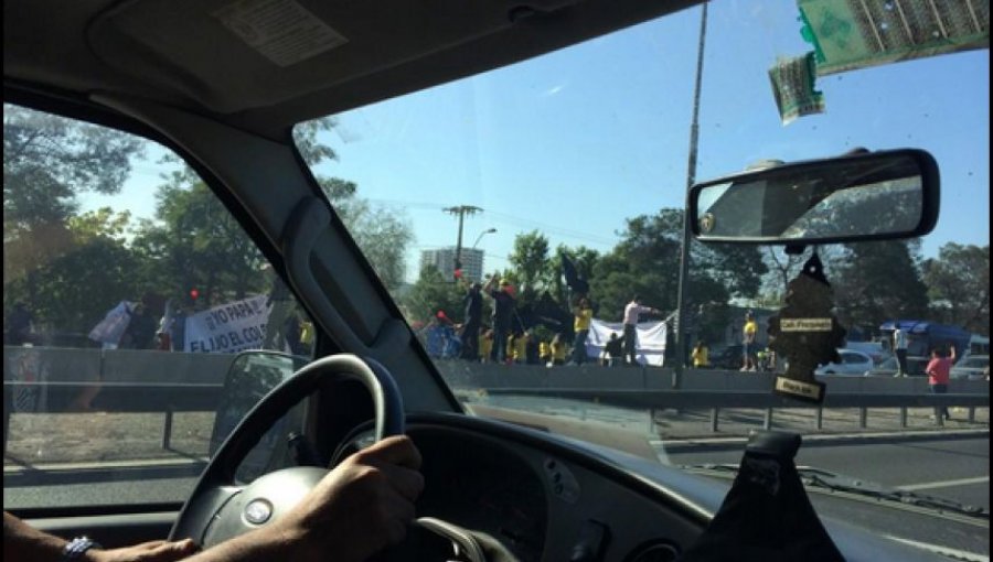 Manifestantes de la Confepa cortan el tránsito en Ruta 5 Sur en San Miguel