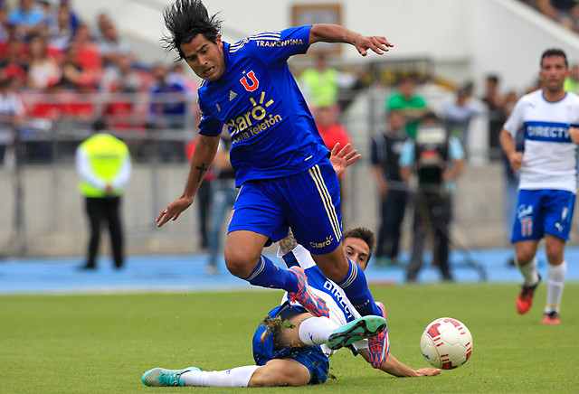 Unión Española negocia con Azul Azul el préstamo de Enzo Gutiérrez