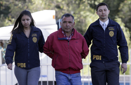 Detienen a sospechoso de colocar bomba en Escuela Militar y gobierno presentó querella en su contra