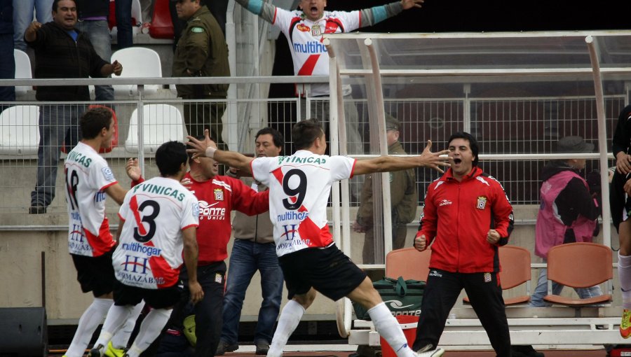 Primera B: Curicó vence con polémico penal a La Serena