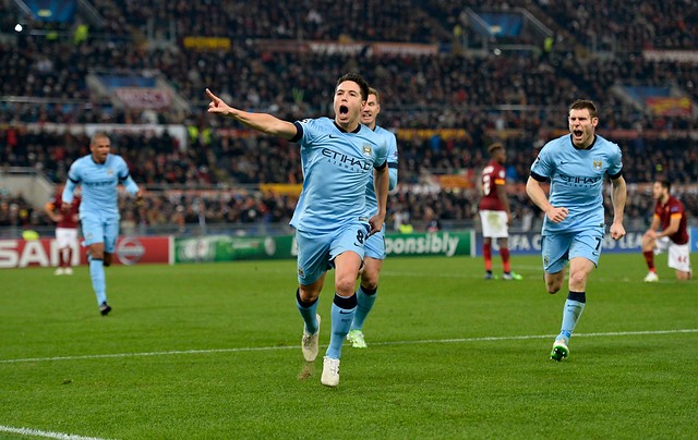 Manchester City goleó a Cristal Palace y da caza a Chelsea