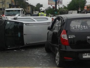 Niño de 2 años herido tras triple choque en Santiago: testigos aseguran que padres estaban ebrios