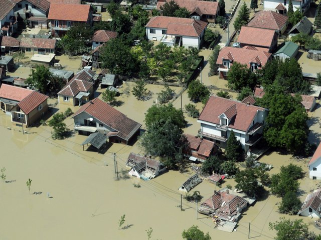 Casi 25.000 personas incomunicadas tras avalancha en sur de Colombia