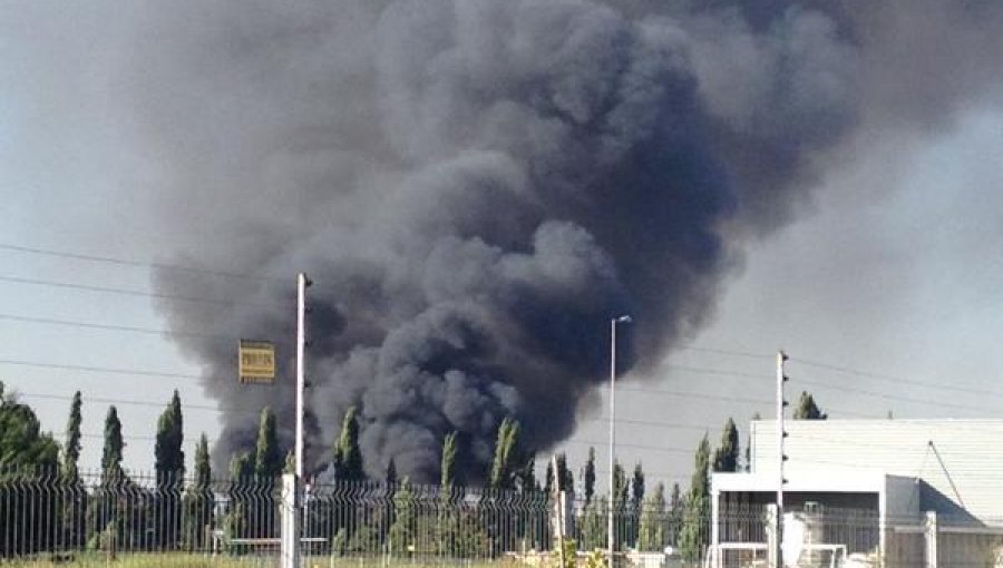 Incendio en Quilicura aún no ha podido ser controlado