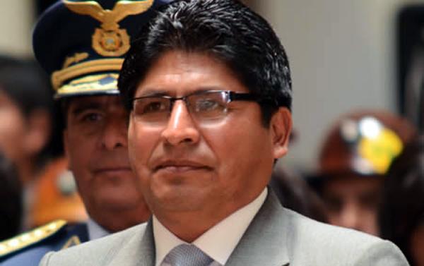 Critican a ministro boliviano por revelar que un magistrado padece sida