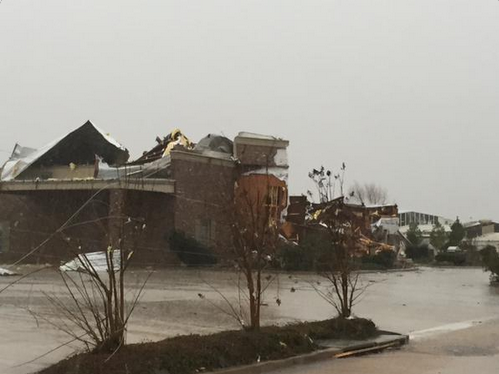 Al menos cuatro muertos y varios heridos por un tornado en Misisipi, EE.UU.